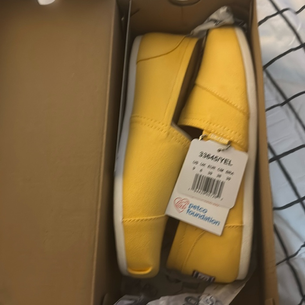Bobs for Skechers Memory Foam yellow, Sz 9, canvas slip-on, machine washable.